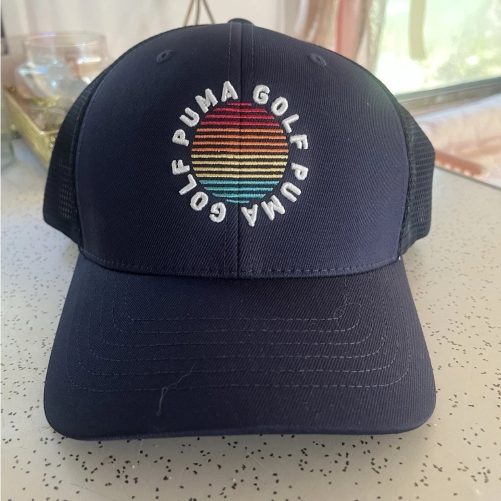 Puma golf navy trucker hat. Men or women’s 💙